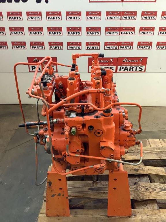 Distributore idraulico per Hitachi EX215 Foto 3