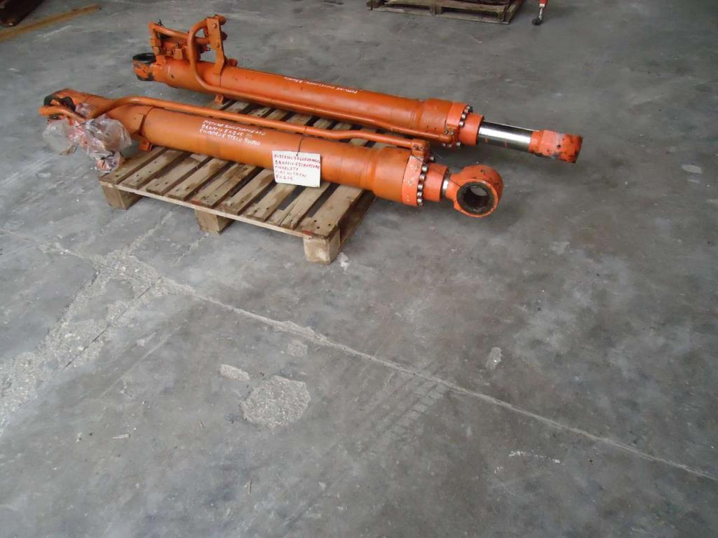 Pistone sollevamento per Fiat Hitachi EX215 Foto 1