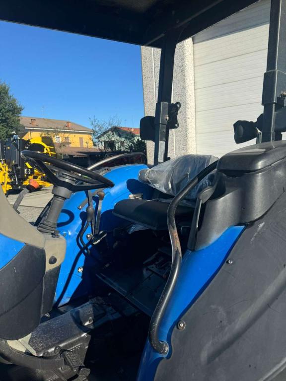 New Holland TN70 ROPS Foto 2