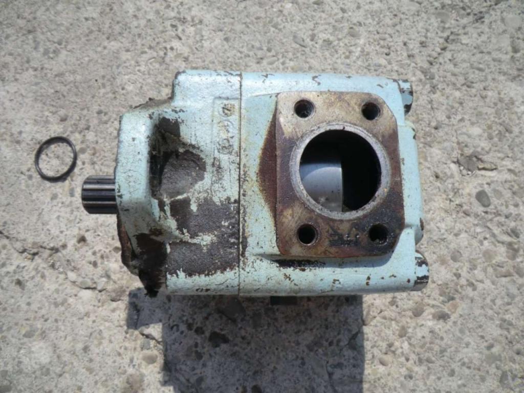 Pompa idraulica per Volvo L120C Foto 2