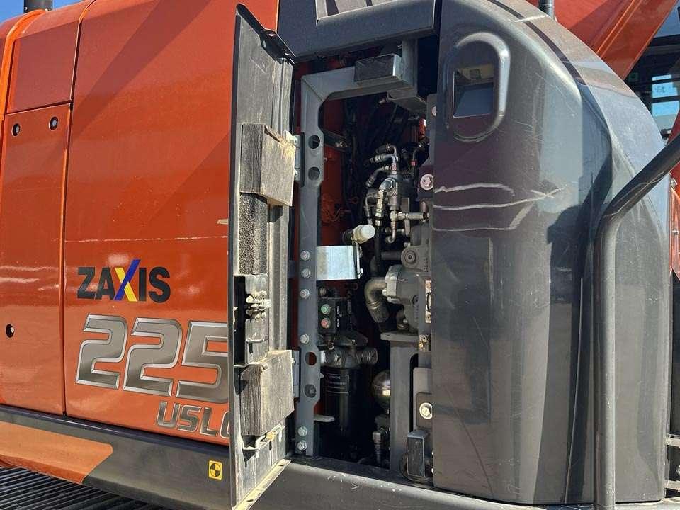 Hitachi ZX225USLC-6 Foto 10