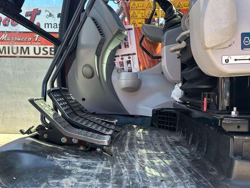 Hitachi ZX225USLC-6 Foto 16