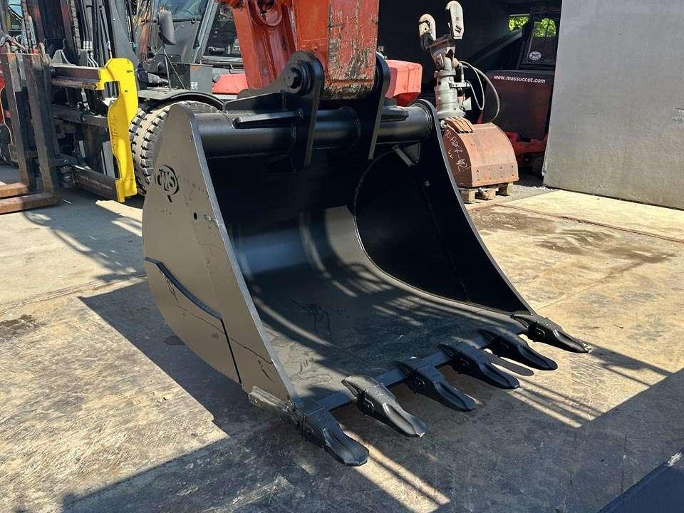 Hitachi ZX225USLC-6 Foto 9