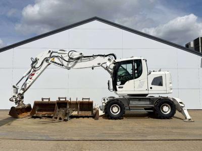 Liebherr A918 Compact - 5 Buckets + Forks / Quick Coupler in vendita da Boss Machinery