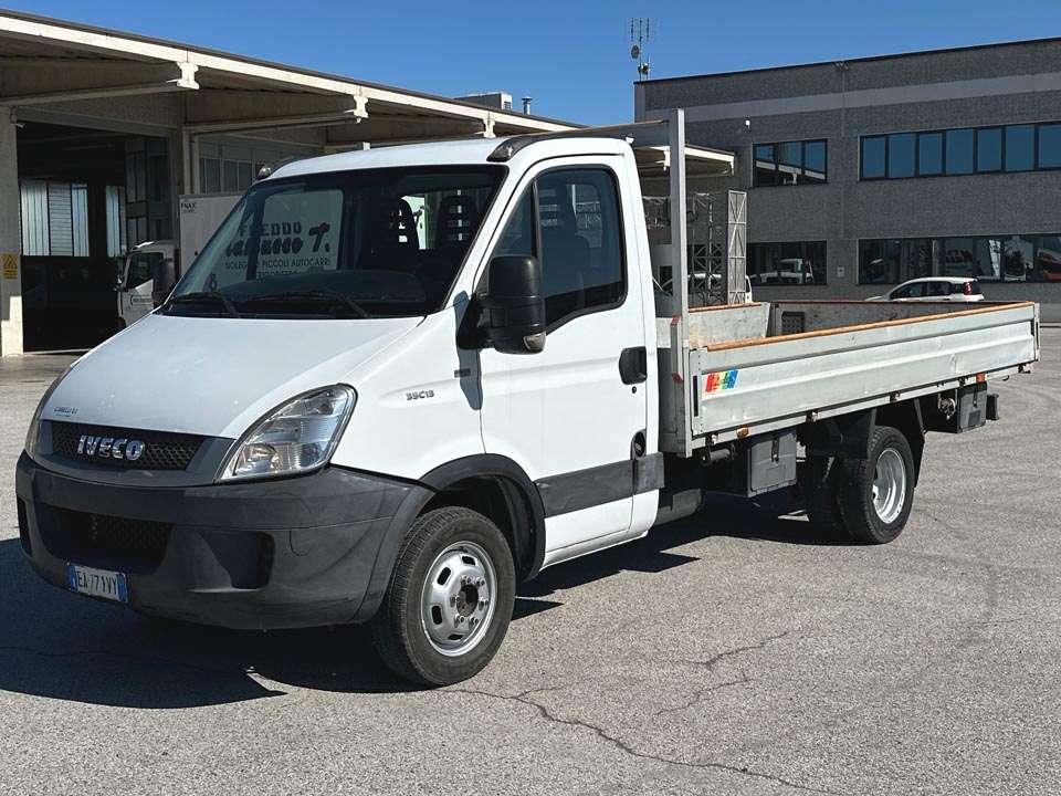 Iveco DAILY 35C13 4X2 Foto 1