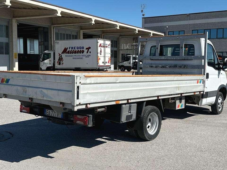 Iveco DAILY 35C13 4X2 Foto 19