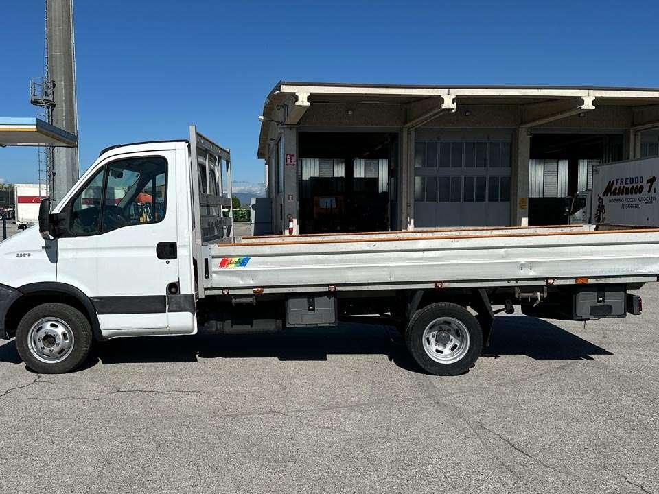 Iveco DAILY 35C13 4X2 Foto 2