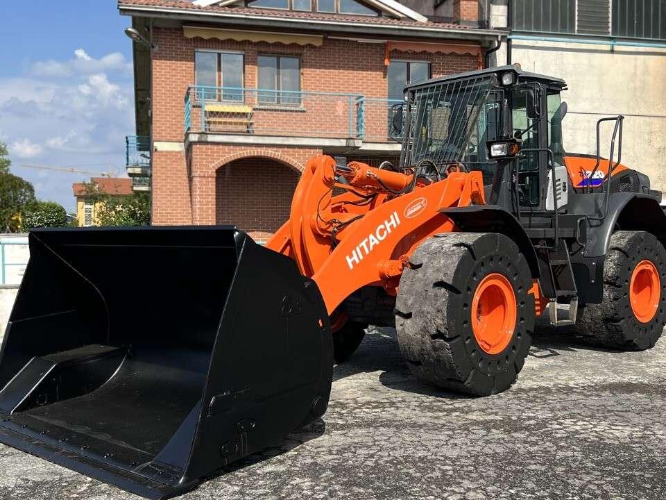 Hitachi ZW220-5B Foto 1