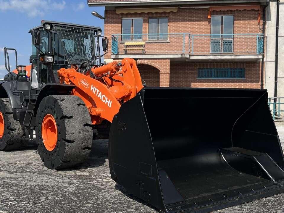 Hitachi ZW220-5B Foto 11