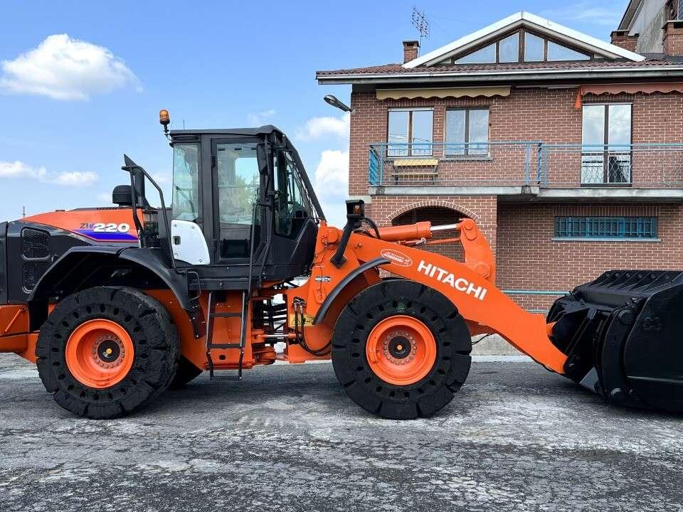 Hitachi ZW220-5B Foto 14