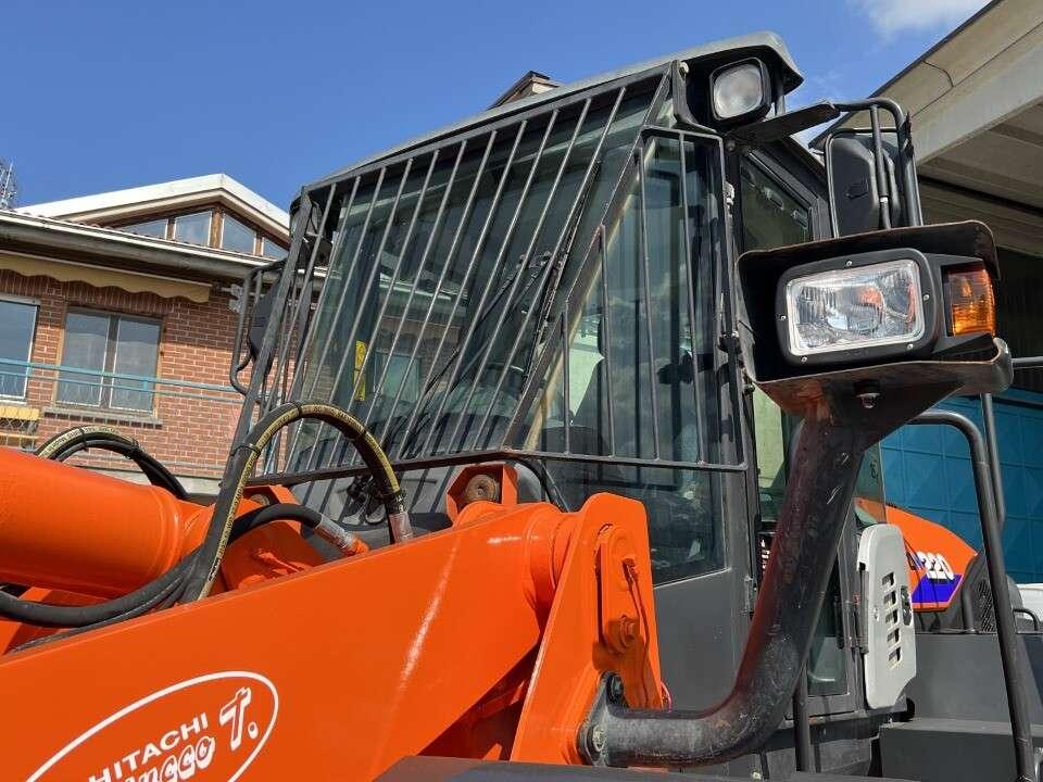 Hitachi ZW220-5B Foto 18