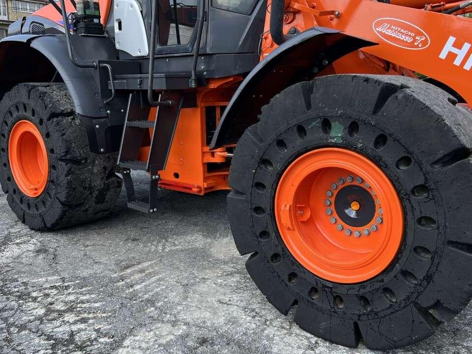 Hitachi ZW220-5B Foto 6