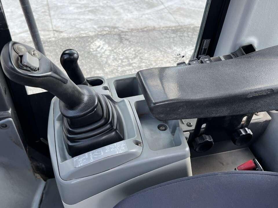 Hitachi ZW220-5B Foto 9