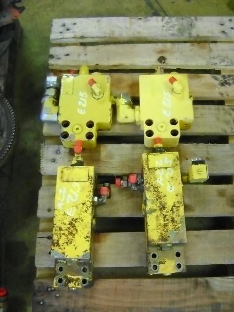 Valvola anticaduta braccio (blocco) per New Holland E 215 Foto 1