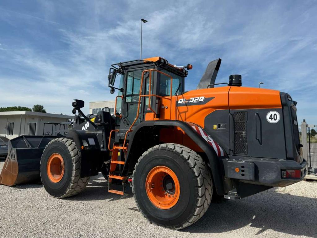 Doosan DL320-7 Foto 3