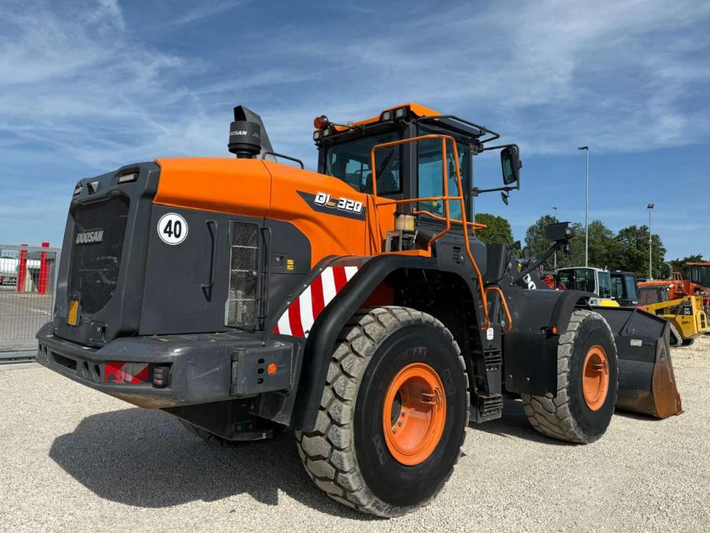 Doosan DL320-7 Foto 4