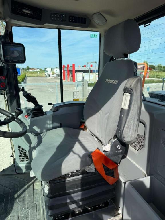 Doosan DL320-7 Foto 7