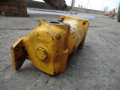 Supporto per filtro per Caterpillar D333 in vendita da CERVETTI TRACTOR Srl