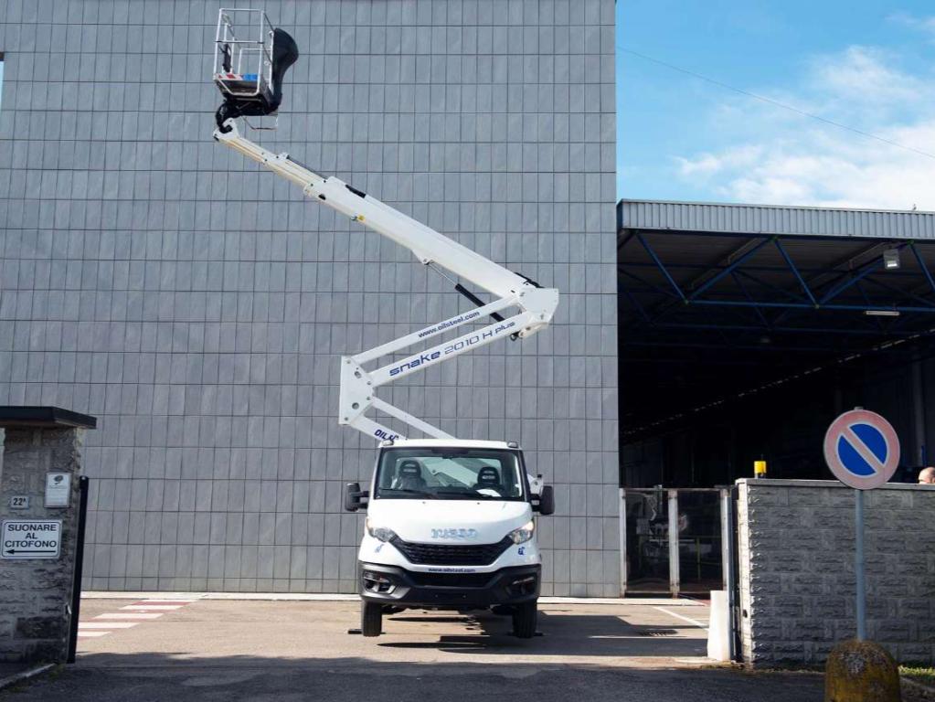 Oil&Steel Snake 2010 H plus SU IVECO DAILY 35S14H Foto 1