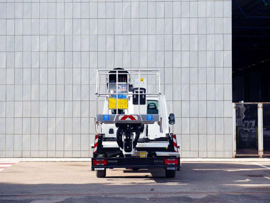 Oil&Steel Snake 2010 H plus SU IVECO DAILY 35S14H Foto 12