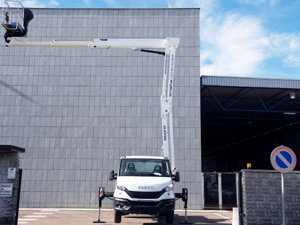Oil&Steel Snake 2010 H plus SU IVECO DAILY 35S14H Foto 18