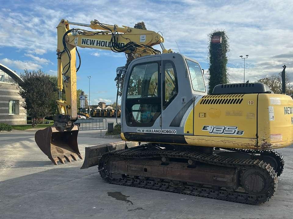 New Holland E 135B Foto 2