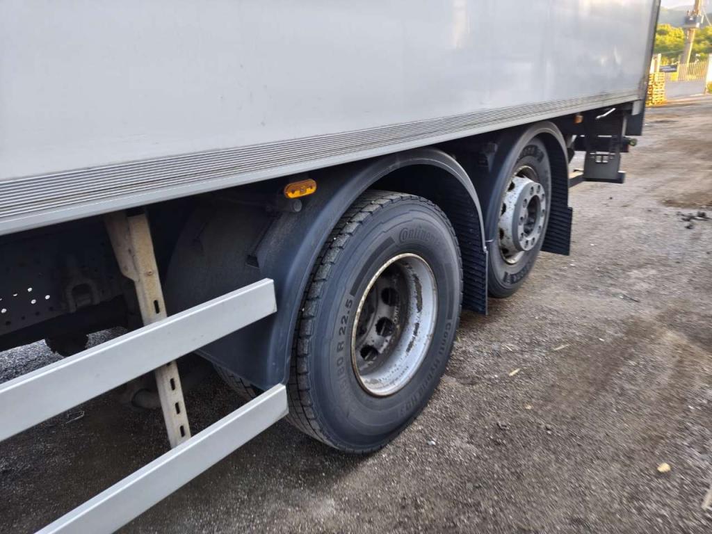 Iveco STRALIS HI-STREET 260S31 Foto 9