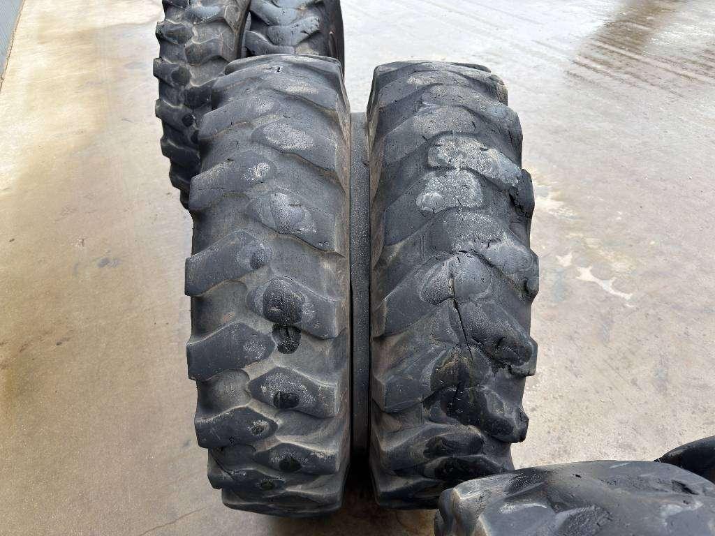 Pneumatico per Bridgestone 1000 x 20 Set / 10.00 x 20: 4x2 Tyres Foto 12