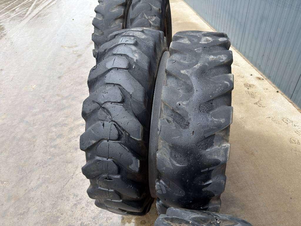 Pneumatico per Bridgestone 1000 x 20 Set / 10.00 x 20: 4x2 Tyres Foto 9