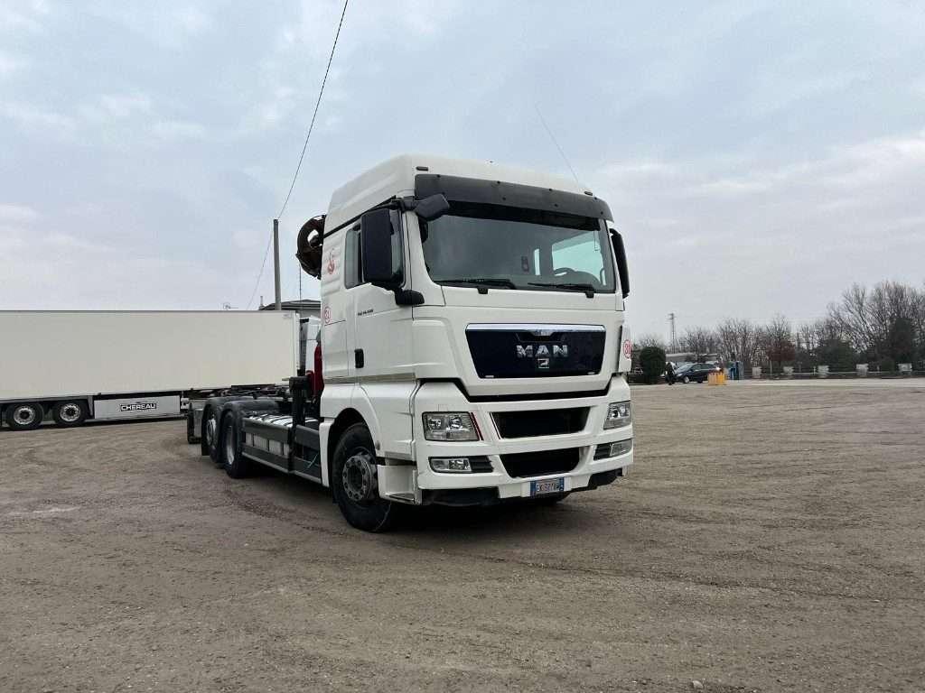 Man TGX 26.480 SCARRABILE CON GRU Foto 2