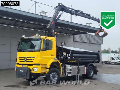 Mercedes Axor 2124 Axor 4X4 8m3 Tipper HIAB 122 B-2 HIDUO Crane Steel suspension Automatic Big-Axle Euro 5 in vendita da BAS World B.V.