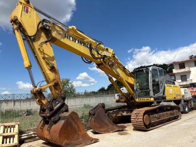 New Holland E385B