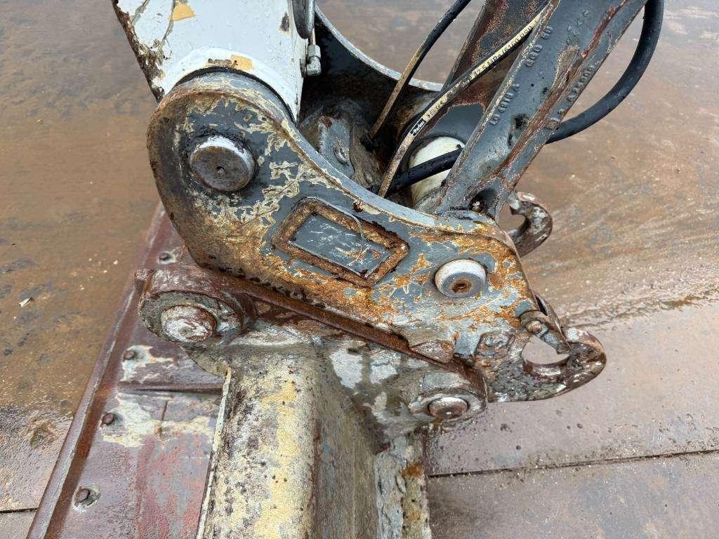 Liebherr A 309 - Hammer Lines / Quick Coupler Foto 22