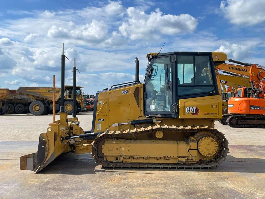 Caterpillar D2 LGP 12A | LEICA GPS Foto 1