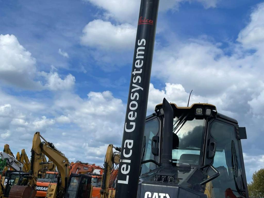 Caterpillar D2 LGP 12A | LEICA GPS Foto 20