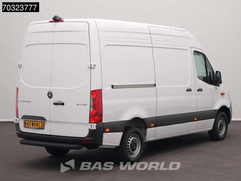 Mercedes-Benz Sprinter 317 CDI 2025-Model Automaat L2H2 170PK LED Xenon Navi Airco Cruise Camera MBUX CarPlay Par Foto 2