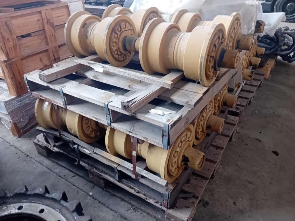 195-30-01411 Rulli inferiori per Komatsu D375A Foto 1