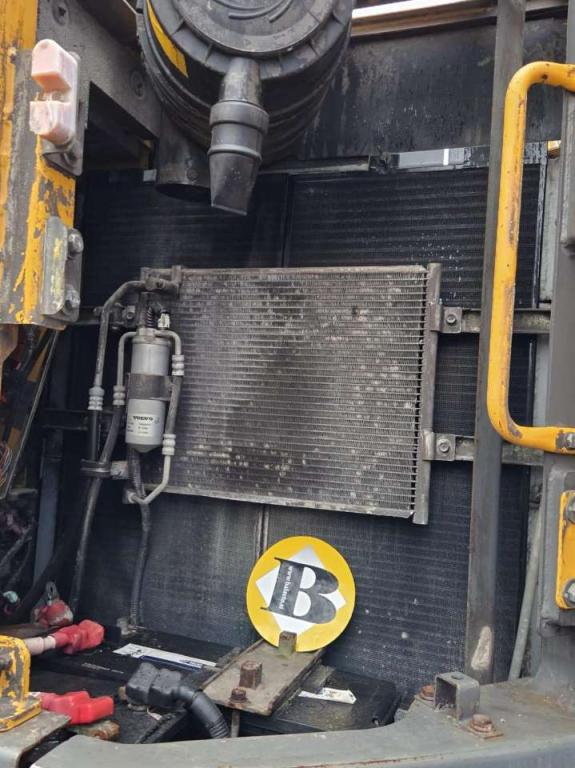 Volvo radiator 14554090 for Volvo ECR235CL Foto 1