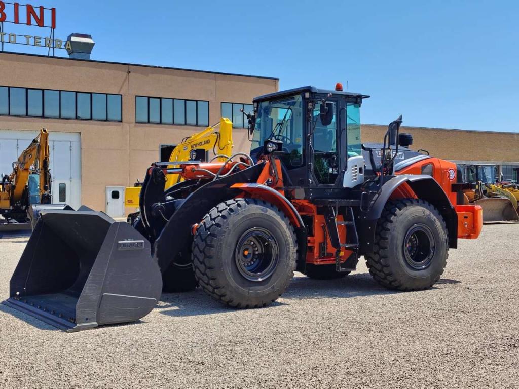 Hitachi ZW 220-7 Foto 2