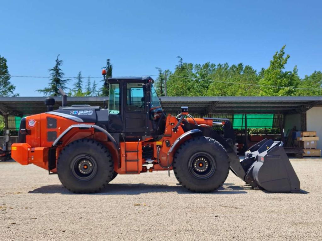 Hitachi ZW 220-7 Foto 6