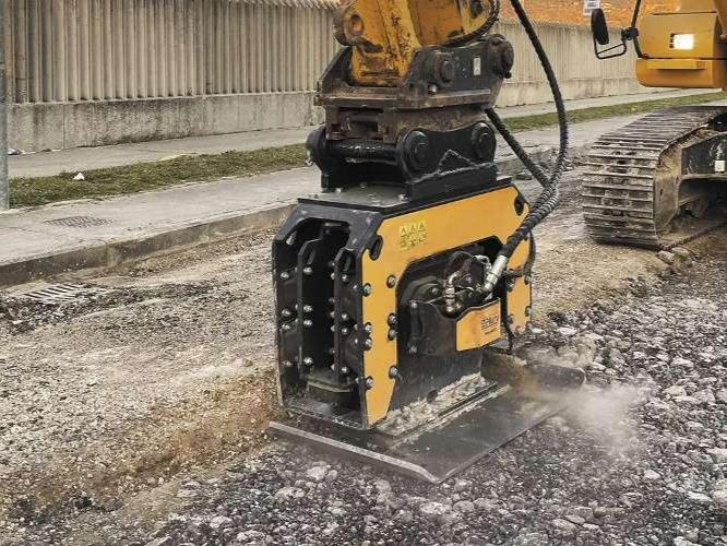 EMM Piastra vibrante escavatore 10/15 ton Foto 4