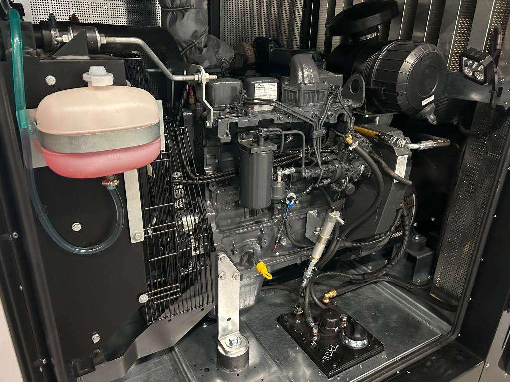 Iveco NEF45SM1A - 66 kVA Genset SuperSilent - DPX-21028 Foto 8