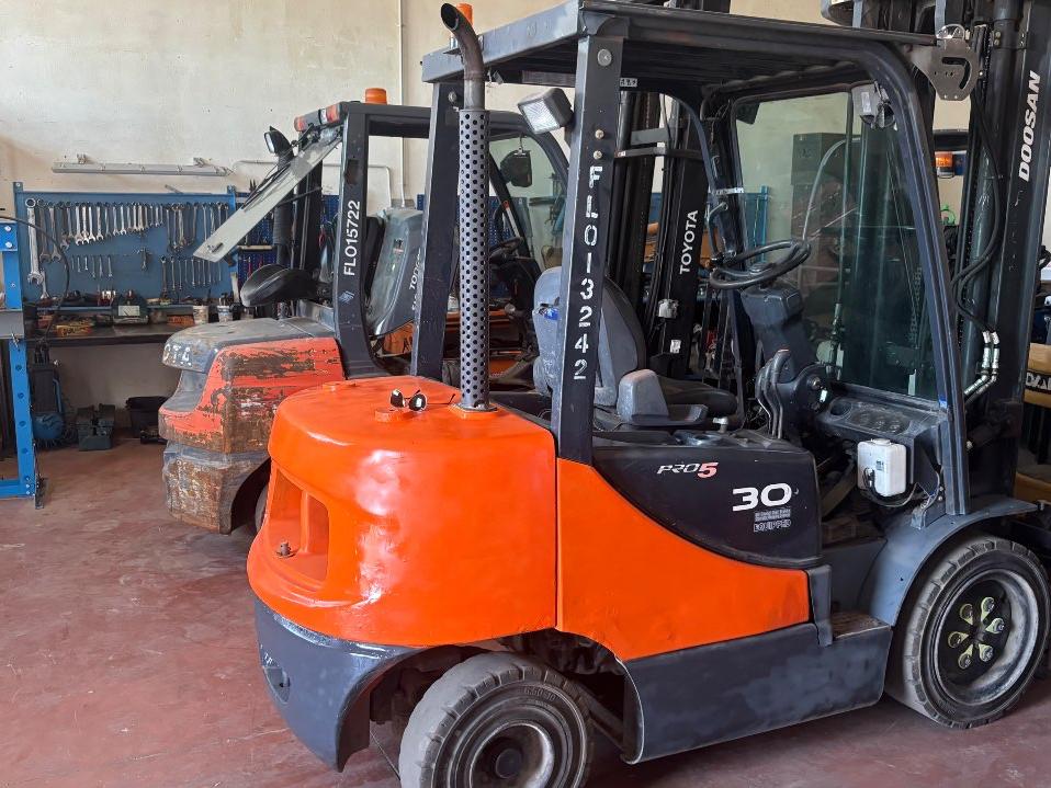 Doosan Carrello elevatore diesel Foto 1