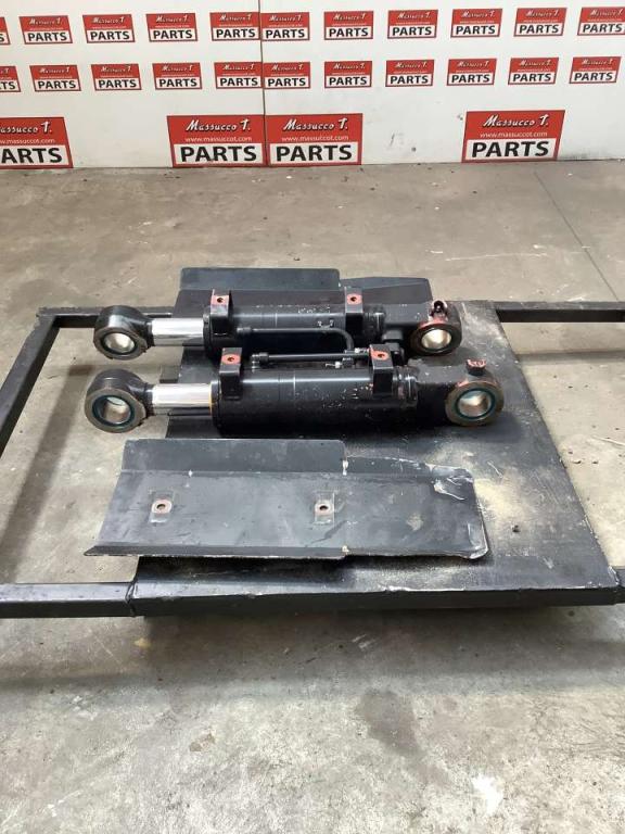 Pistone lama frontale per Hitachi ZX135US-7 Foto 3