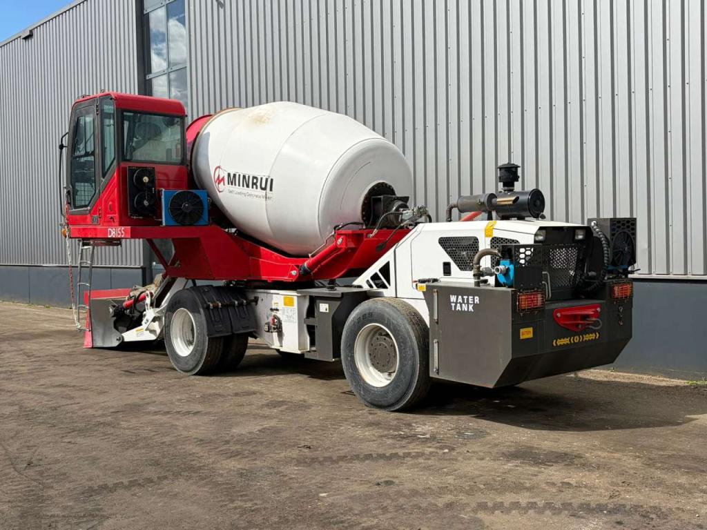Minrui 4M3 Self Loading Concrete Mixer 4x4 Foto 3