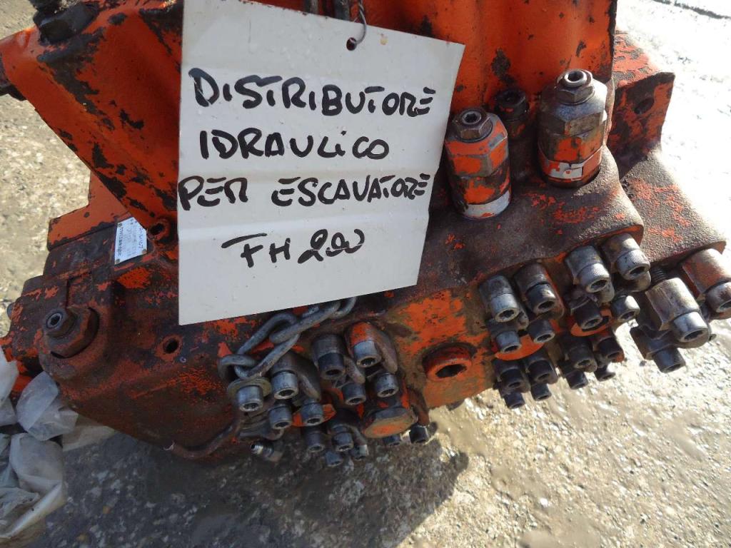 Distributore idraulico per Fiat Hitachi FH200 Foto 6