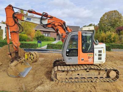 Hitachi ZX 135 US in vendita da Aertssen Trading