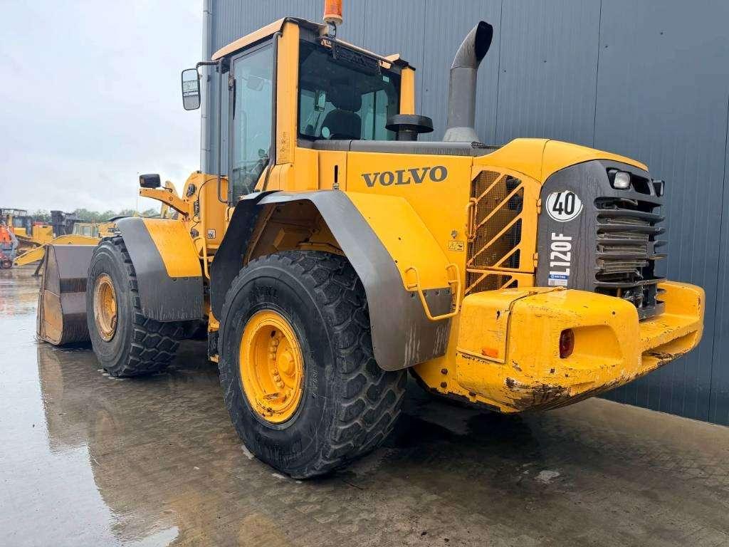 Volvo L120F Foto 2
