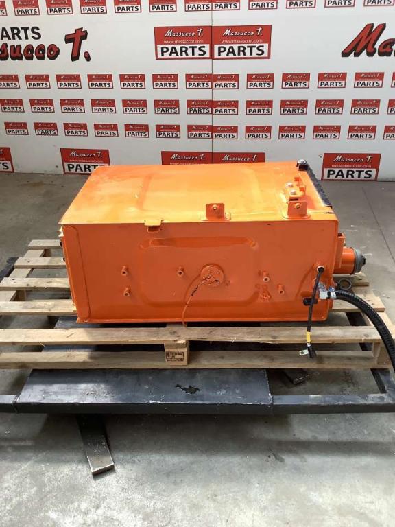 Serbatoio gasolio per Hitachi ZX135US-7 Foto 1