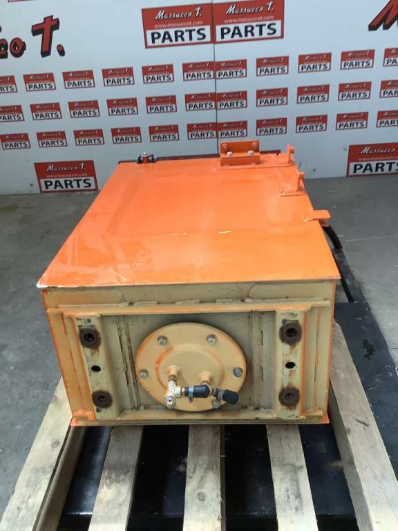 Serbatoio gasolio per Hitachi ZX135US-7 Foto 2